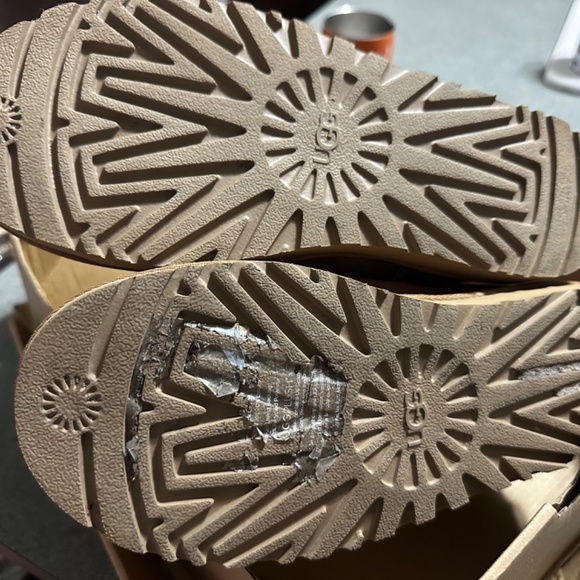 Uggg Bailey zip up boots - Picture 6 of 8